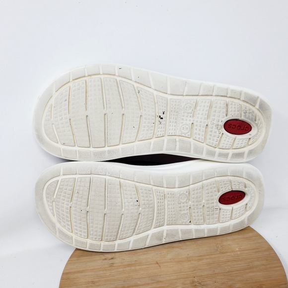 Crocs LiteRide Flip Flop Mens 10 Black Red Lightweight Sandals Shoes - Picture 11 of 13